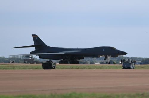 jet-pengebom-b-1-lancer-milik-amerika-serikat-terparkir-di_261005134206-991