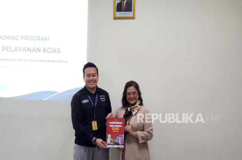 penyerahan-buku-kendali-koas-oleh-direktur-rsgm-ugm-drg_261005133650-353