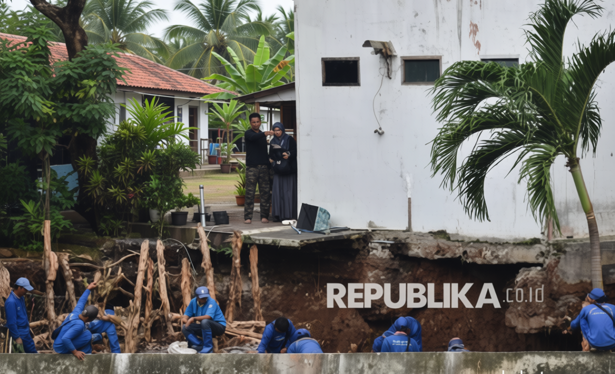 Turap Sementara Dibangun Pascalongsor Bantaran Kali Ciliwung di Bendungan Hilir
