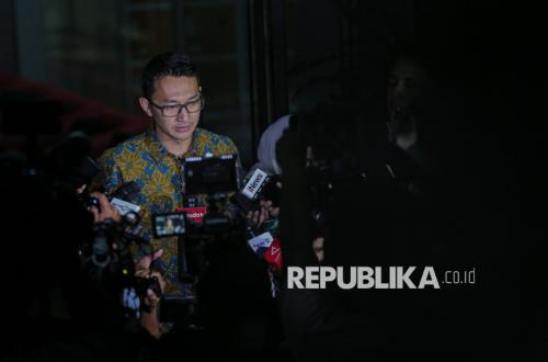 Key Strategy: KPK: Amplop ke Menhut Raja Juli Berisi Dolar Singapura Berasal dari Patungan Duit Petani
