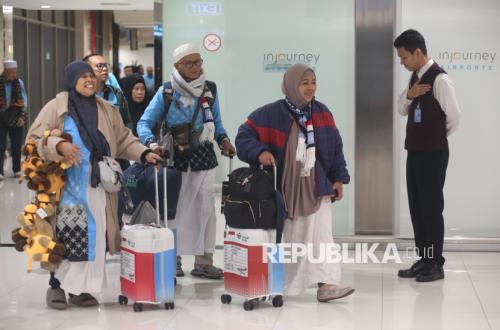 Solving Problems: Kemenhaj Usulkan Calon Jamaah Haji Bayar Rp 42,8 Juta untuk Haji 2027