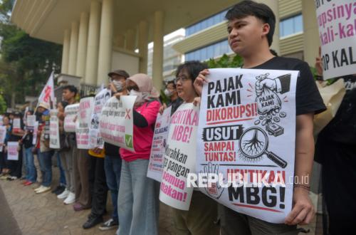 Special Plan: Puluhan Massa Geruduk Kejagung, Desak Pengusutan Dugaan Korupsi Program MBG