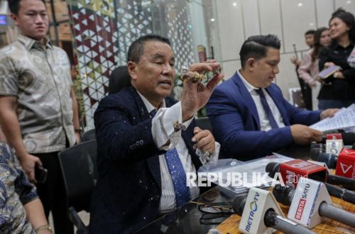 Diperiksa 10 Jam di Kejagung – Eks Jampidsus Febrie tak Ditahan