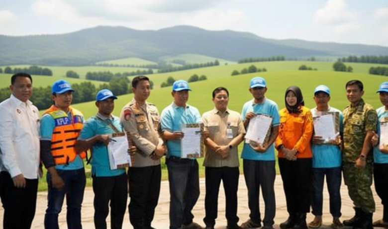 Key Strategy: Kemenhub Serahkan 150 Jaket Pelampung untuk Nelayan Muara Angke Demi Budaya Pelayaran Aman