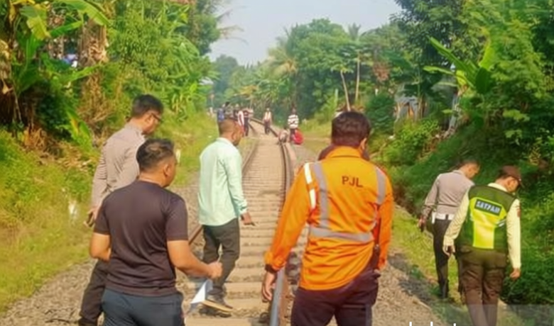 Solving Problems: Pria Tewas Tertabrak KA Siliwangi, KAI Imbau Warga Jauhi Jalur Rel