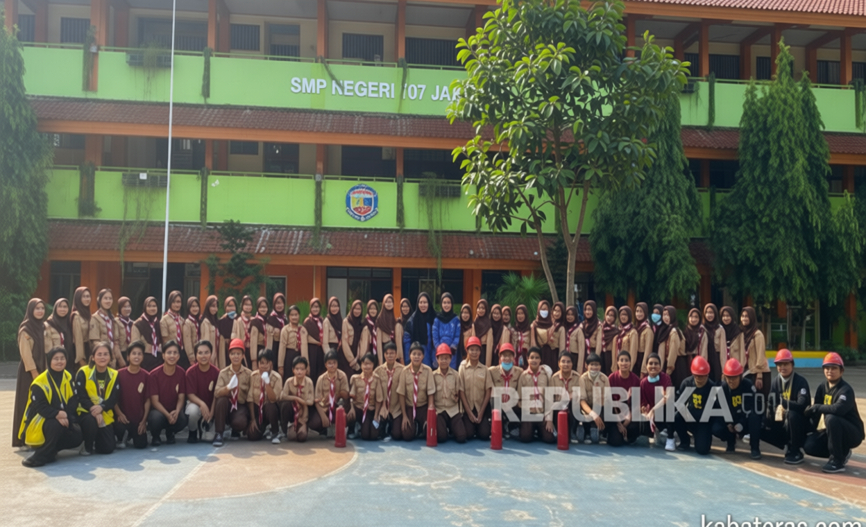 Latest Program: Aksi Mahasiswa K3 FKM UI Bekali Siswa SMP Negeri 107 Kemampuan Hadapi Kebakaran