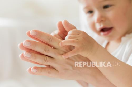 Sejak Usia Berapa Bayi Harus Pakai Sunscreen? Ini Kata Dokter