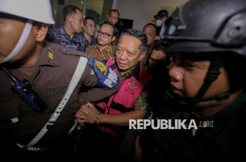 Kenakan Rompi Tahanan, Eks Jampidsus Febrie Adriansyah Kembali Jalani Pemeriksaan Sebagai Tersangka