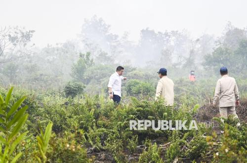 Momen Presiden Prabowo Tinjau Langsung Karhutla di Kubu Raya
