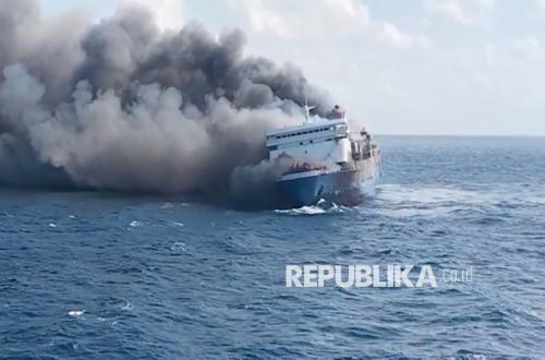Kemenhub Evaluasi Keselamatan Pelayaran Usai Kebakaran KMP Mutiara Sentosa II, 238 Korban Dievakuasi