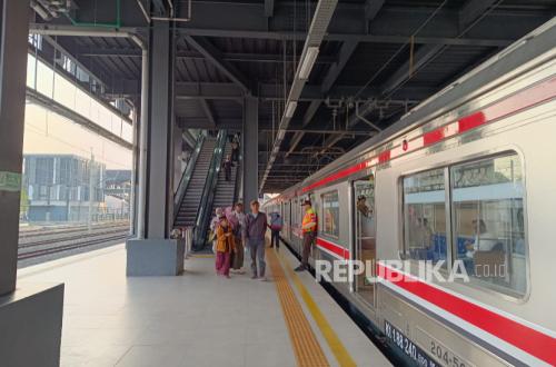 Ada Gangguan Commuter Line Bogor-Jakarta Kota, Transjakarta Operasikan Armada Bantuan