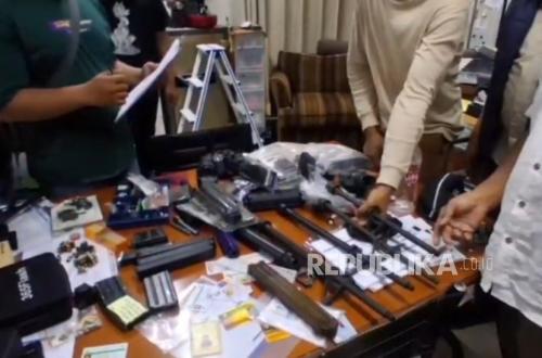 Usai Temuan Ratusan Senpi, Kuasa Hukum Yayasan Desak Polisi Bongkar Bunker di Sekolah Swasta Jakarta