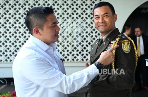 Momen Menarik Seskab Teddy dan Athan AS Soal Ranger Tab di Istana