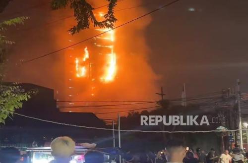 Gedung Bapenda DKI Jakarta Kebakaran, 20 Unit Damkar Dikerahkan