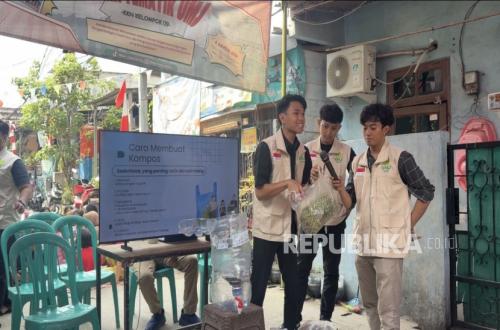KKN UMJ Kelompok 9 Edukasi Warga Rawa Badak Selatan Kelola Sampah Organik