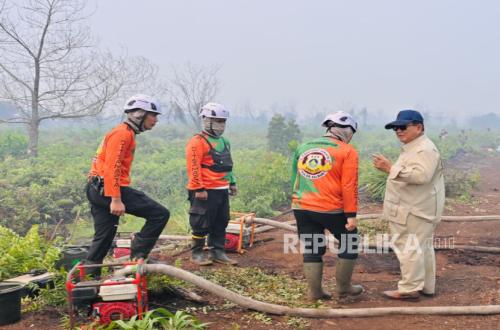 Prabowo Susuri Karhutla di Kubu Raya, Perintahkan Petugas Bergerak Cepat