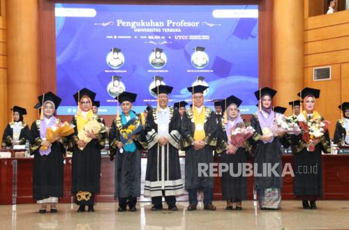 UT Kukuhkan Enam Profesor, Angkat Solusi Lingkungan hingga Tata Kelola