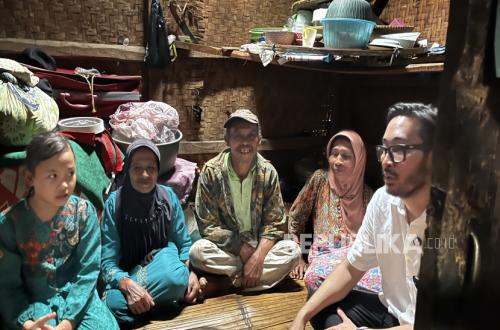 bupati-bandung-barat-jeje-ritchie-ismail-menyambangi-pemukiman-di_260929164719-661
