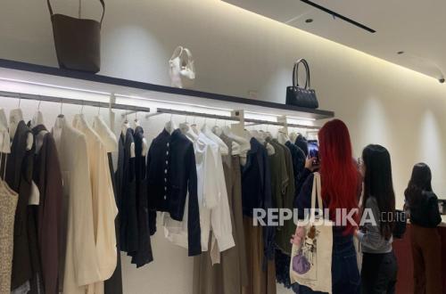 pengunjung-melihat-lihat-di-the-canopy-room-yang-terletak-di_260920190722-309