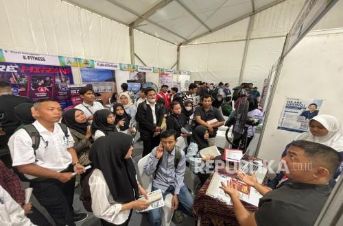 puluhan-penyandang-disabilitas-tuli-menghadiri-bursa-kerja-yang-diselenggarakan_260917164114-912